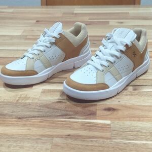 On Women's The Roger Clubhouse Sneaker Womens 6.5 Tennis Comfort